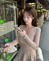 温柔樱花妹、雪白皮肤、颜值很正